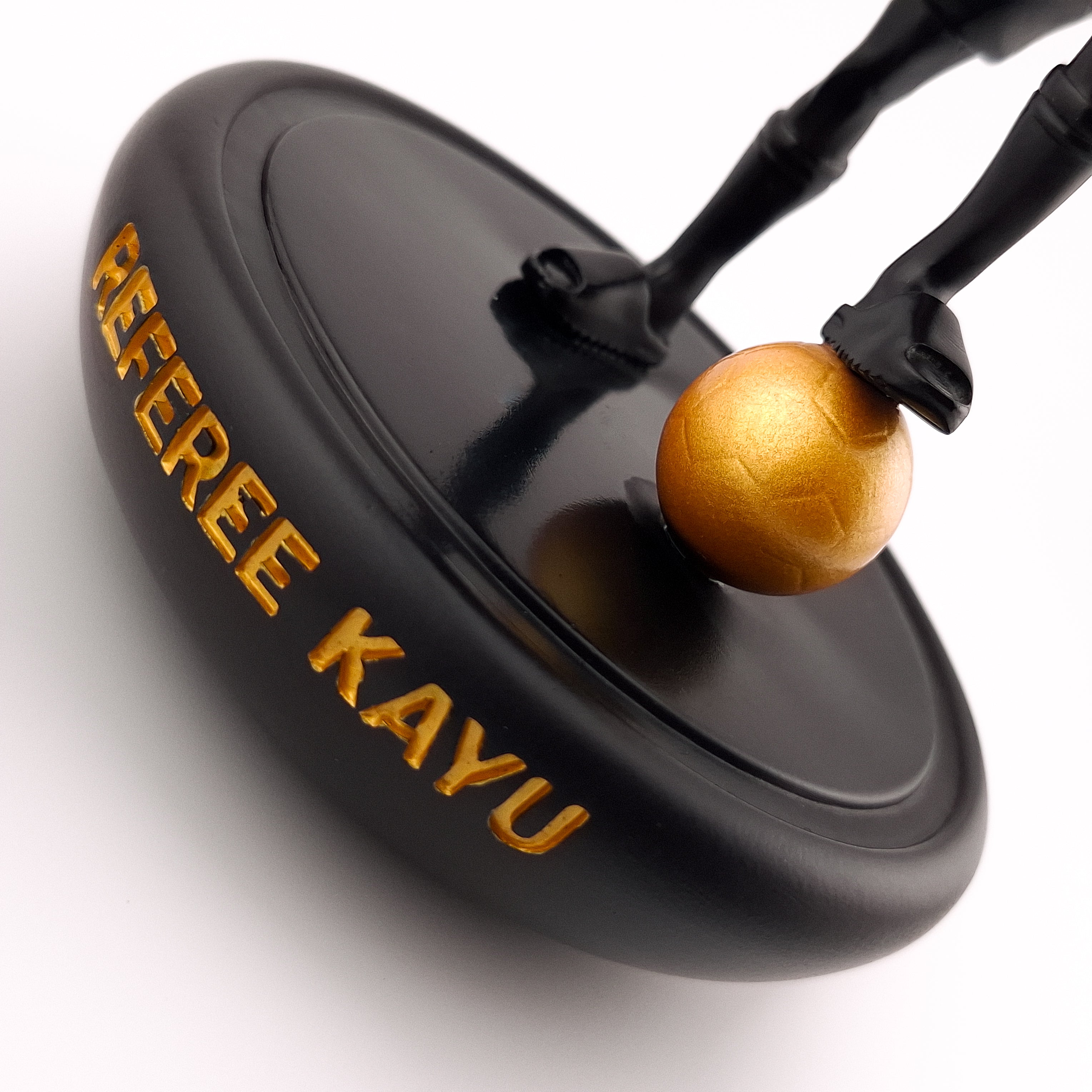 Referee Kayu